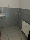 Bad ohne Fenster mit Badewanne