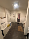 Bad mit Dusche und Wanne