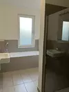Bad mit Wanne und Dusche