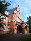 Außenansicht Haupteingang