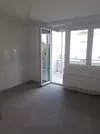 große Küche mit Balkon