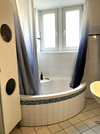 Wannenbad mit Fenster