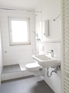 Bad mit Dusche u Fenster neu