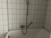 Bad ohne Fenster mit Badewanne