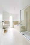 Wannenbad und Dusche