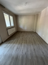 Wohnzimmer mit Balkonzugang