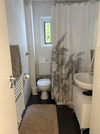 Badezimmer mit Fenster